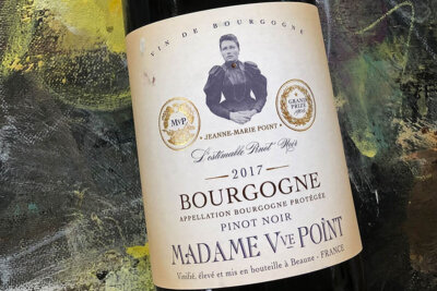 Pinot noir red wine deserves your attention! Let’s see why we like it so much!