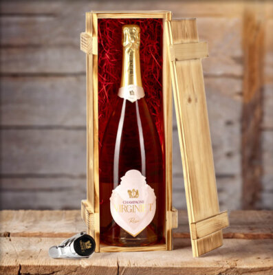 What you can never miss: wine in a gift box!