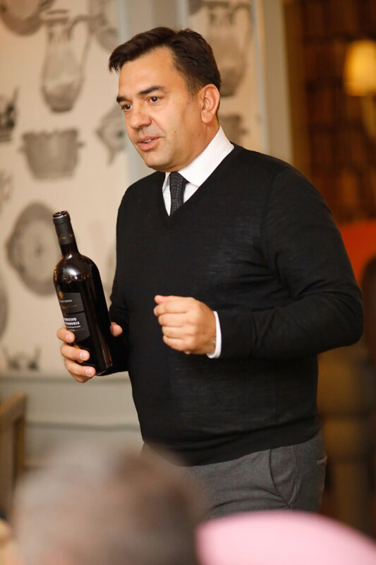 Wine merchant 4 Borsuttogó borkereskedés