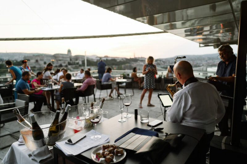 Sky Time Borest - Marriott Hotel Budapest Liz&Chain Sky Lounge élőzenével